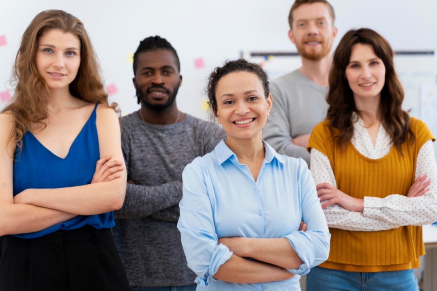 Minimalistische Finanzübersicht auf Schreibtisch